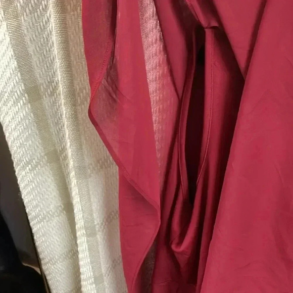 FOLUNSI Women's Plus Size V Neck Bodycon Pencil Dresses Chiffon Cape Midi Dress - Picture 4 of 6